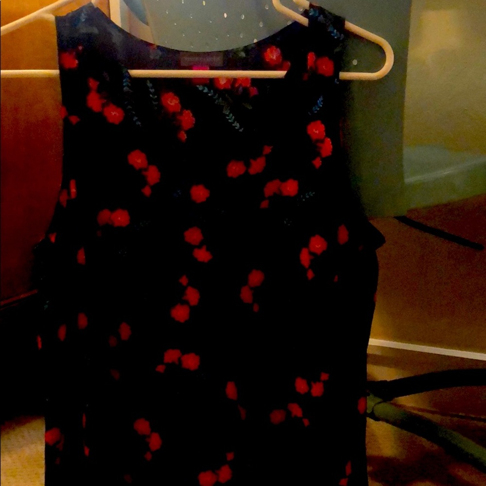 Vince Camuto Sleeveless flowy top